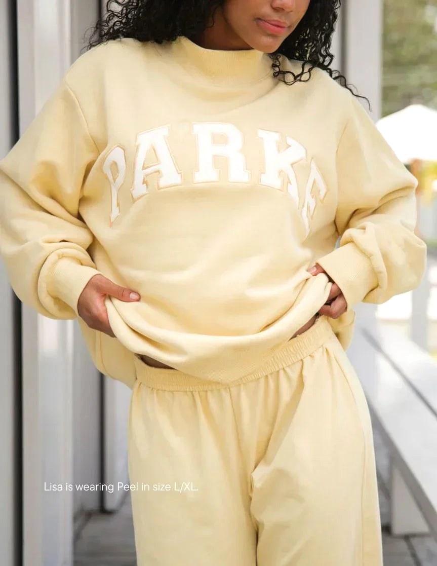 Annabelle – Women's Oversized Varsity Sweatshirt, Chenille Lettering Crewneck Jumper – view 11