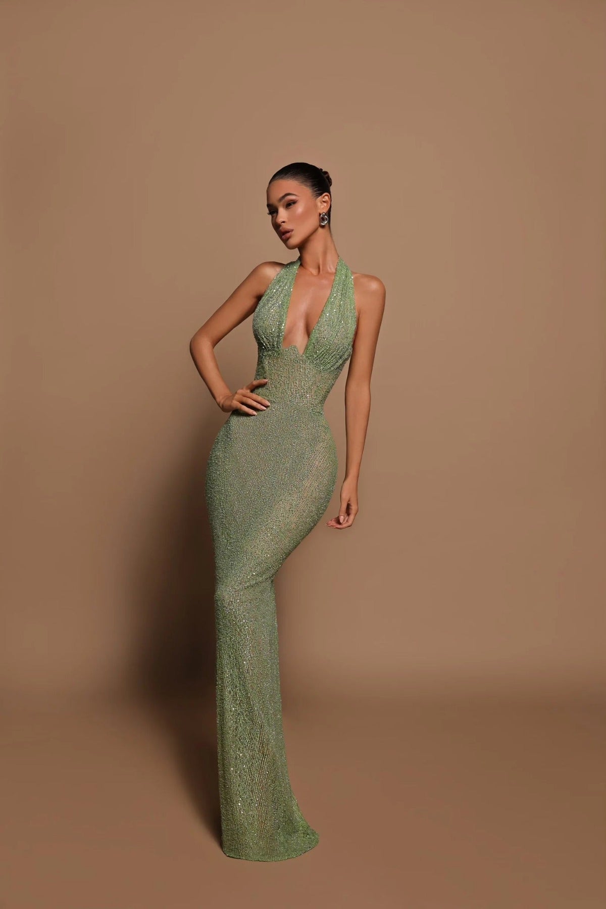Elegant Emerald Maxi Dress with Alluring Design – view 3